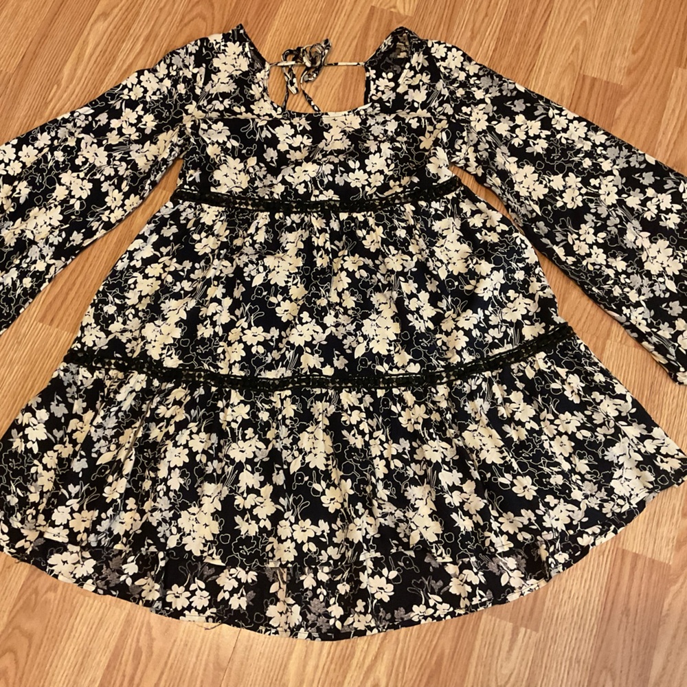 FLOWING BABY DOLL Style Blouse Floral Daisies Tiered Tie Back Sz. S (38” Chest